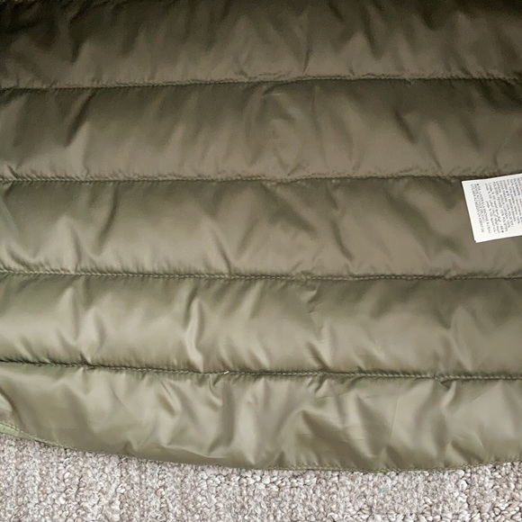 Old Navy Go-H20 Water-Resistant Narrow Puffer - Picture 7 of 8